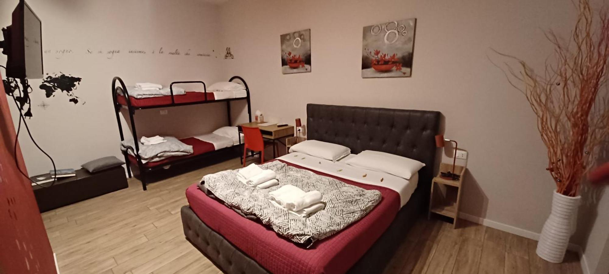 Emmanueli65 Fronte Clinica Per 4 Matrimoniale E Castello Bed & Breakfast Пиаченца Екстериор снимка