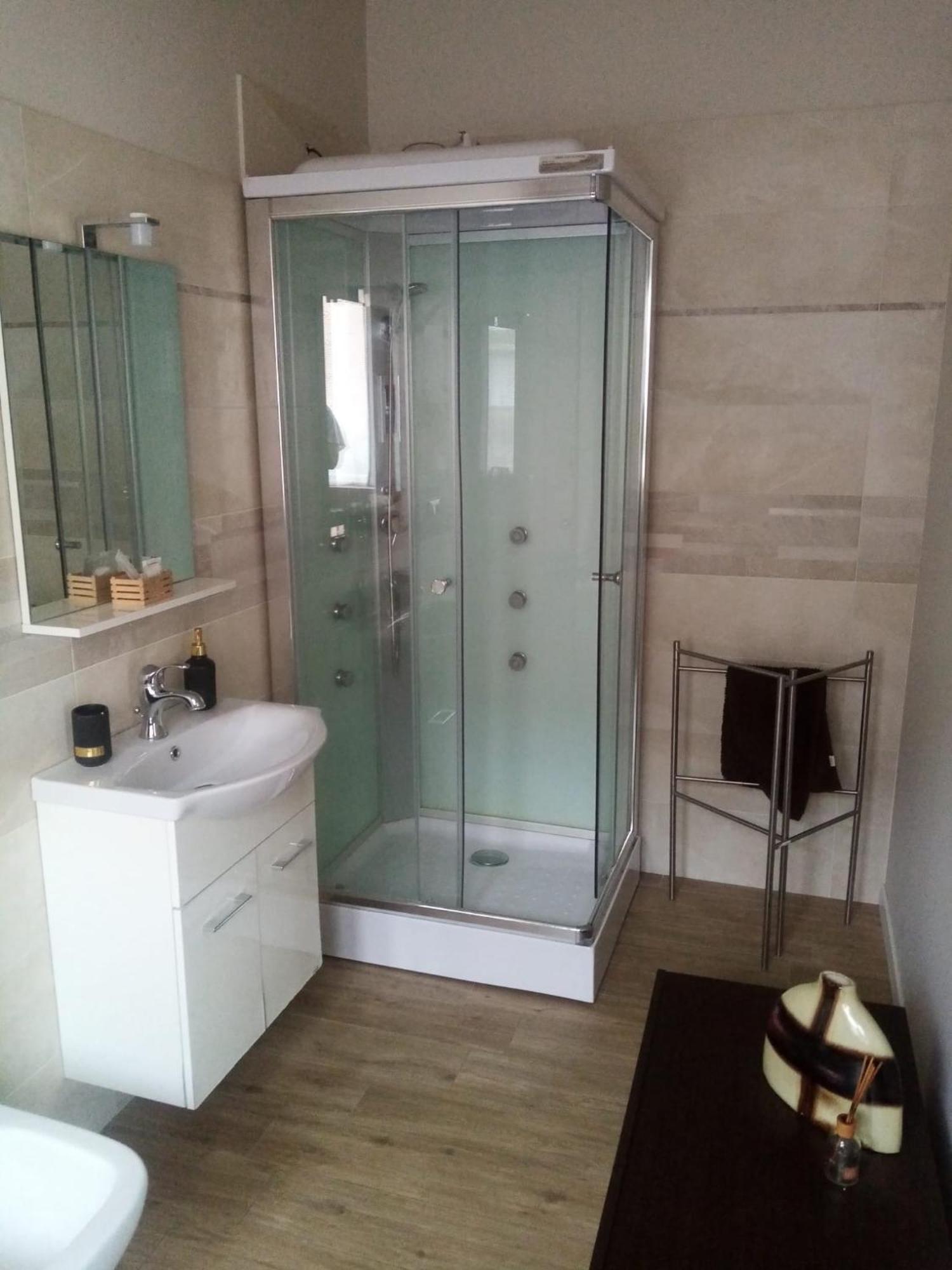 Emmanueli65 Fronte Clinica Per 4 Matrimoniale E Castello Bed & Breakfast Пиаченца Екстериор снимка