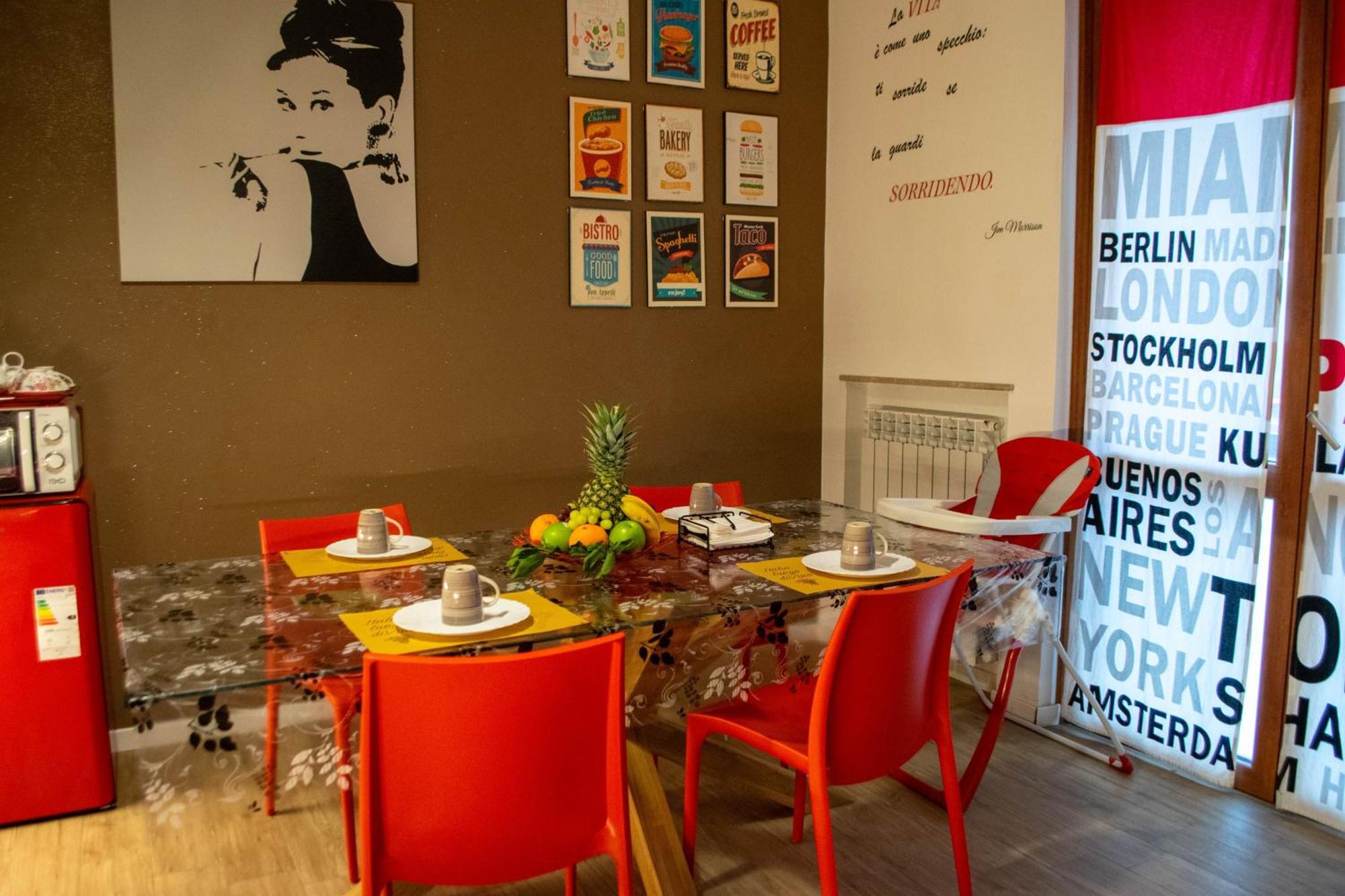 Emmanueli65 Fronte Clinica Per 4 Matrimoniale E Castello Bed & Breakfast Пиаченца Екстериор снимка