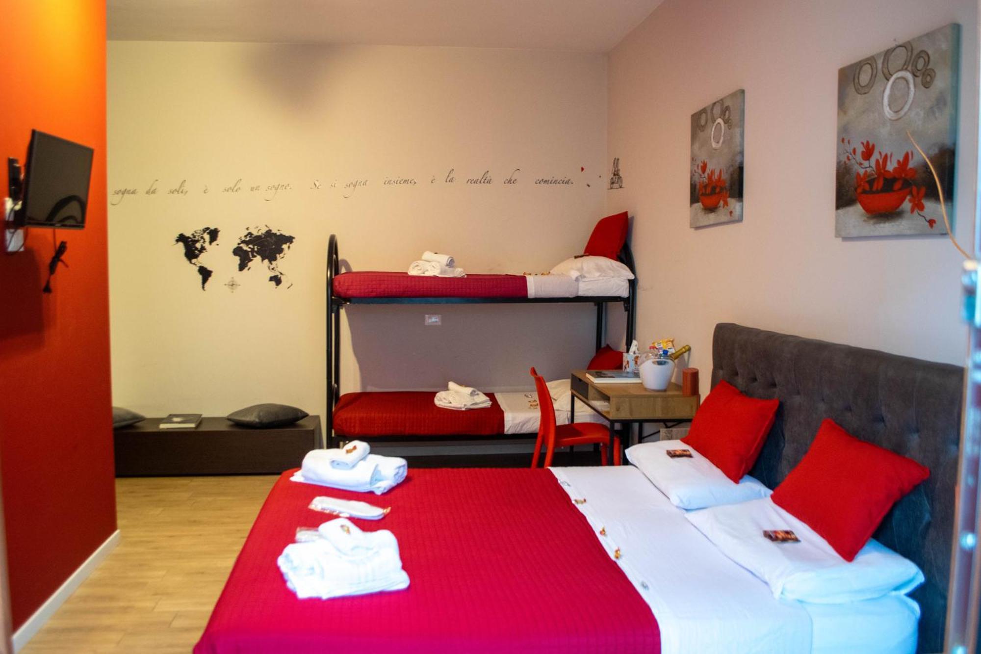 Emmanueli65 Fronte Clinica Per 4 Matrimoniale E Castello Bed & Breakfast Пиаченца Екстериор снимка