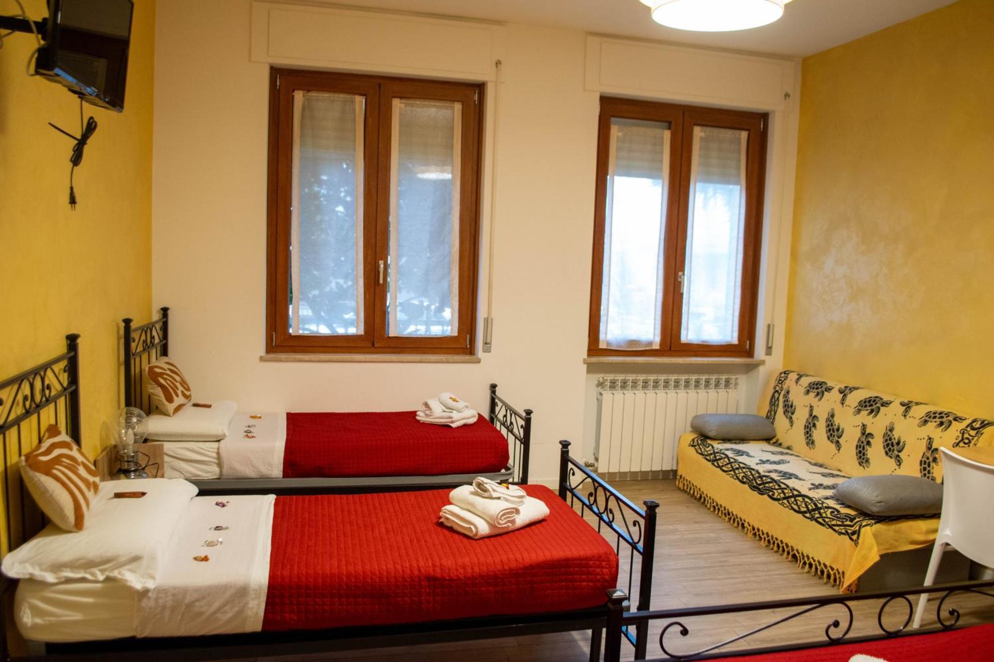 Emmanueli65 Fronte Clinica Per 4 Matrimoniale E Castello Bed & Breakfast Пиаченца Екстериор снимка